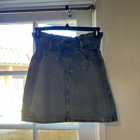 Divided denim skirt. Size 8. Like new only worn once! - Picture 1 of 4